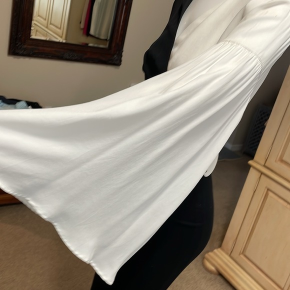 STAUD TRAMPS BLACK AND WHITE COLOR BLOCK WIDE SLEEVE CROP TOP NWT SIZE M - Picture 7 of 11